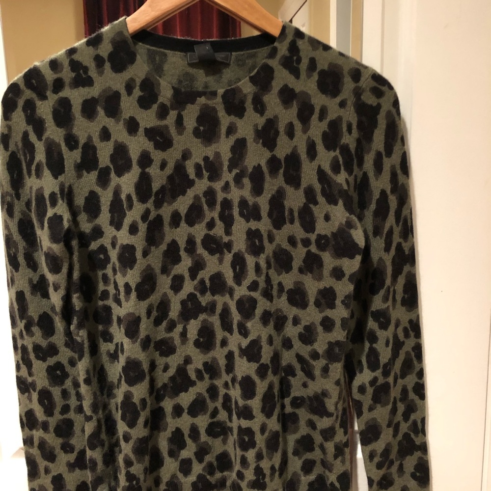 Saks Fifth Avenue Cashmere sweater, Brand new